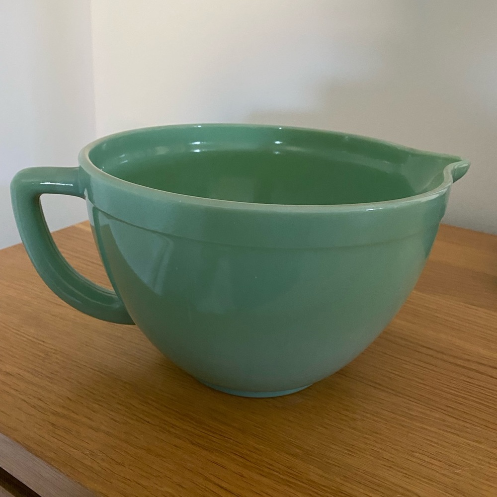 Jadeite 2000 series mixing bowl